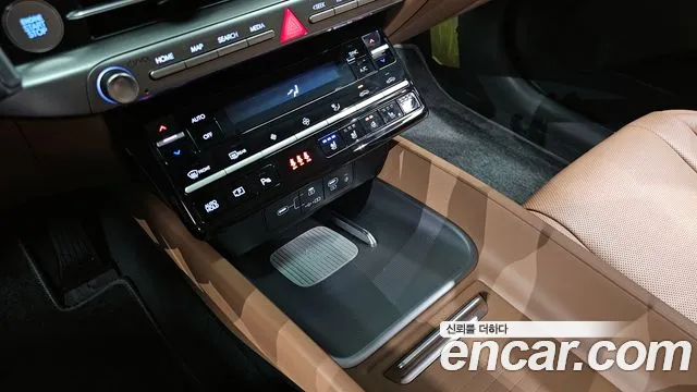 Hyundai Grandeur Grandeur (GN7) 2.5 Бензин 2WD — Фото автомобиля 16