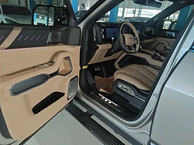 BYD FangChengBao Leopard 8 — Фото автомобиля 15