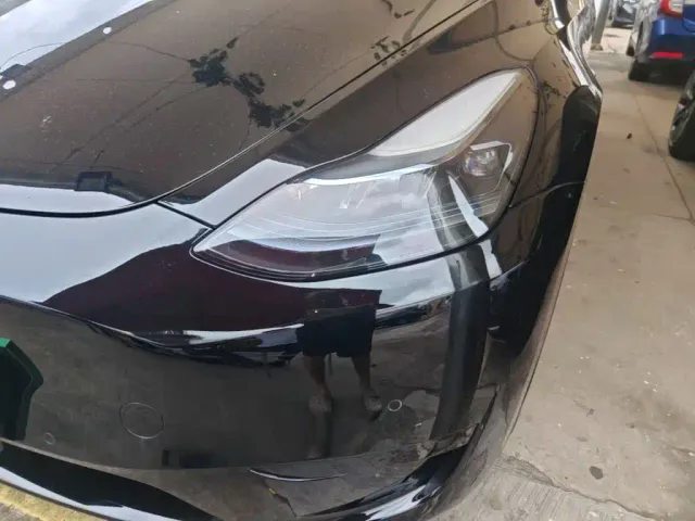 Tesla Model Y — Фото автомобиля 23