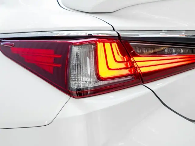 Lexus ES — Фото автомобиля 9