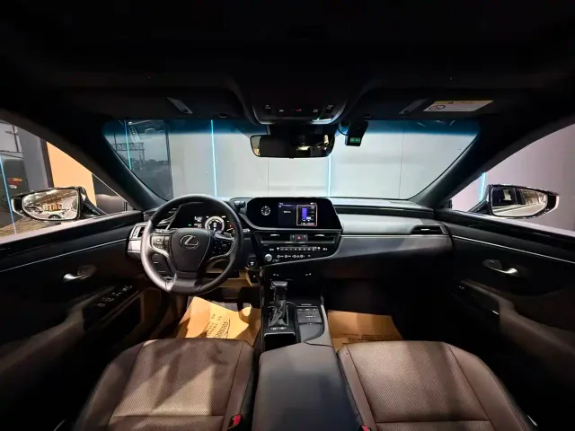 Lexus ES — Фото автомобиля 9