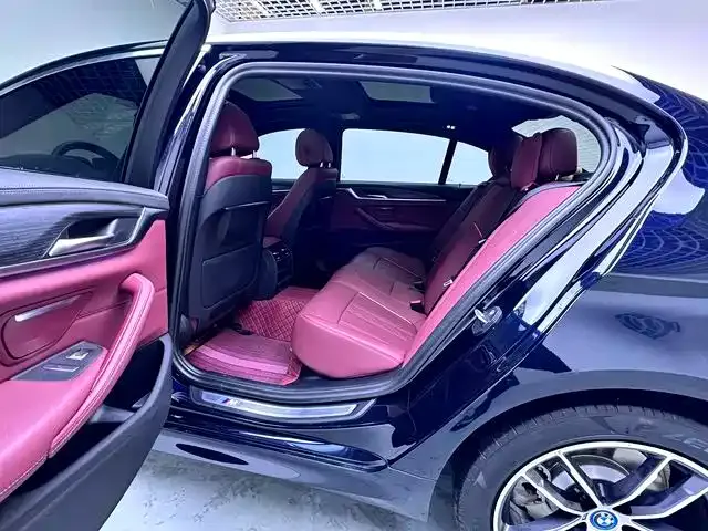 BMW 5 Series — Фото автомобиля 9