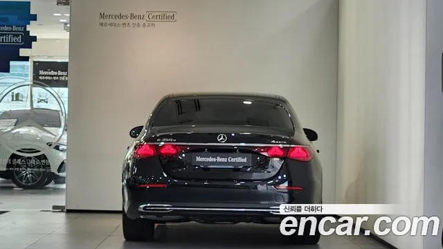 Mercedes-Benz E-Class — Фото автомобиля 5
