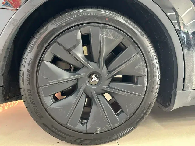 Tesla Model Y — Фото автомобиля 14