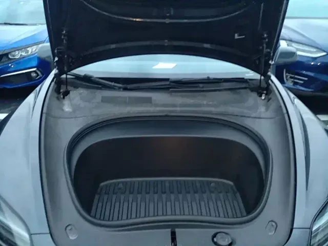 Tesla Model 3 — Фото автомобиля 19