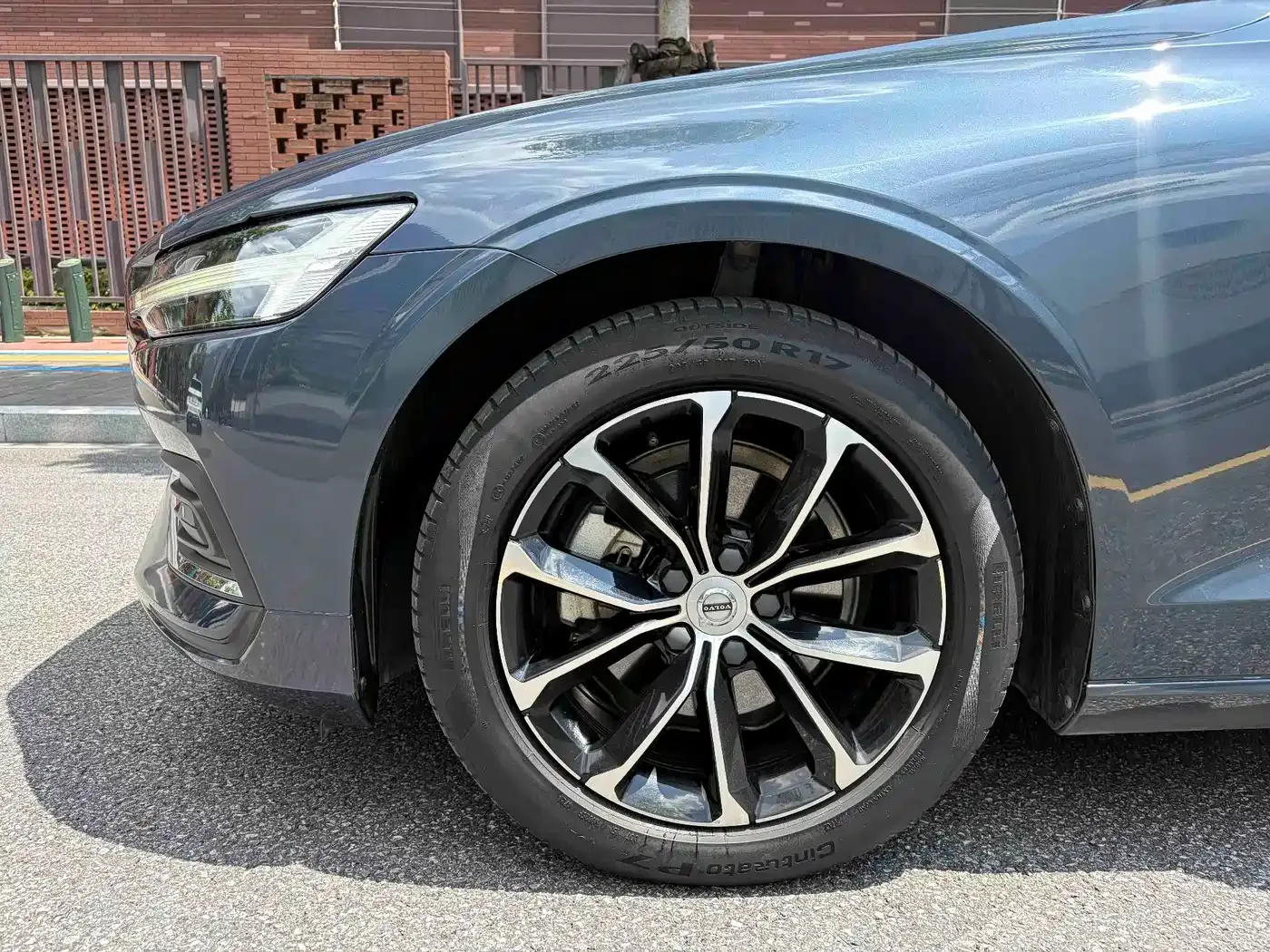Volvo Volvo S60 2022 B4 Smart Comfort Luxury Edition — Фото автомобиля 5