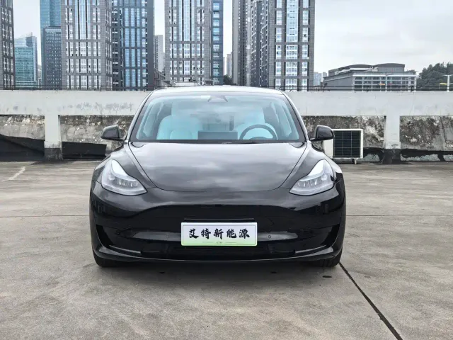 Tesla Model 3 — Фото автомобиля 2