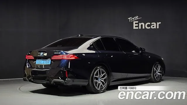 BMW i5 G60 — Фото автомобиля 2