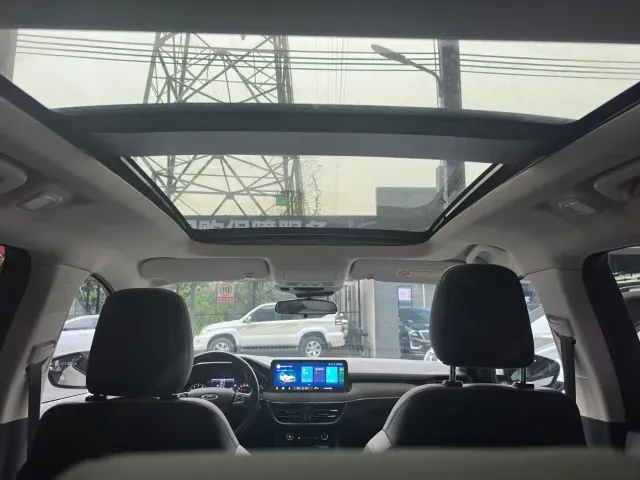 Ford Escape — Фото автомобиля 18