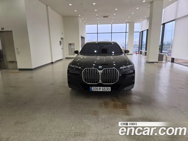 BMW 7 Series G70 — Фото автомобиля 3