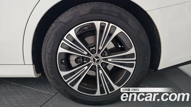 Mercedes-Benz E-Class — Фото автомобиля 18