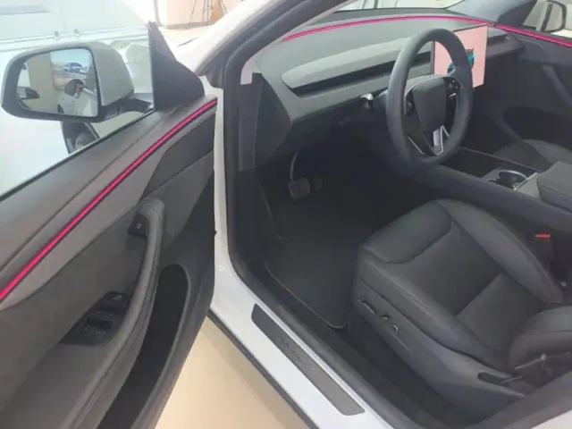 Tesla Model Y — Фото автомобиля 15