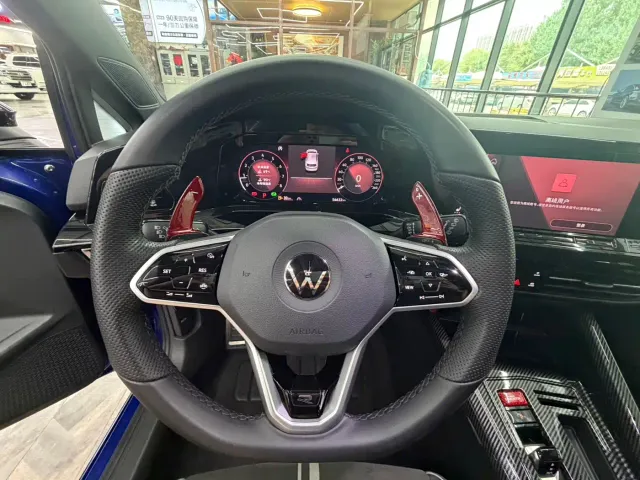 Volkswagen Golf — Фото автомобиля 9