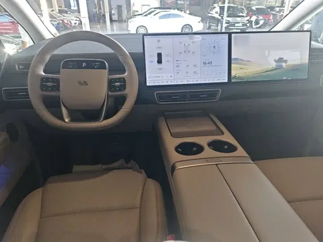 Li Auto MEGA — Фото автомобиля 9