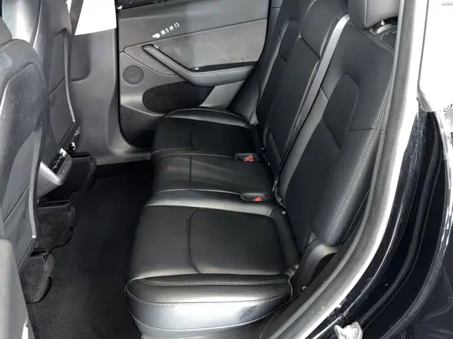 Tesla Model Y — Фото автомобиля 12