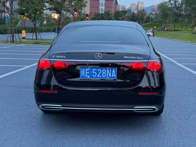 Mercedes-Benz E-Class — Фото автомобиля 5
