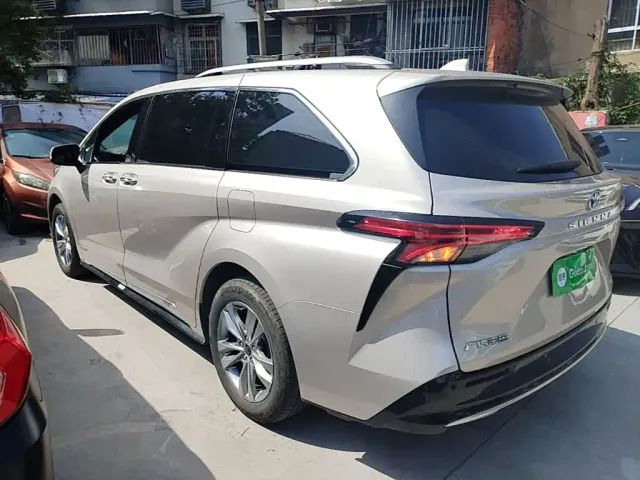 Toyota Sienna — Фото автомобиля 22