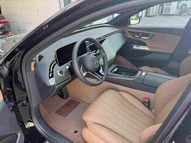 Mercedes-Benz E-Class — Фото автомобиля 3