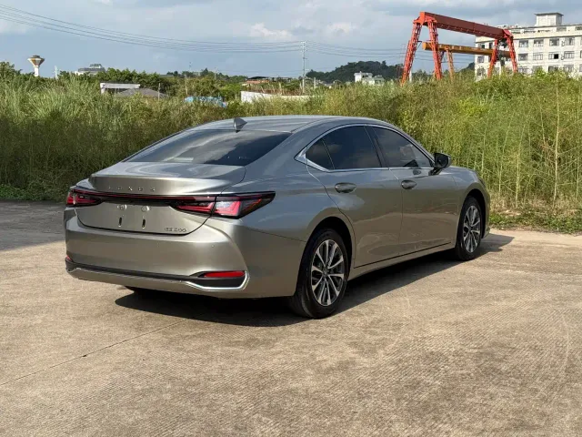 Lexus ES — Фото автомобиля 20