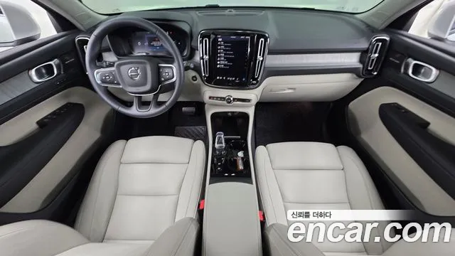 Вольво XC40 B4 Ultimate Bright — Фото автомобиля 6