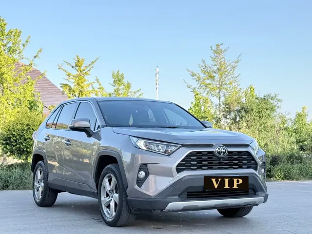 Toyota RAV4 — Фото автомобиля 3