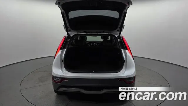 Kia Niro — Фото автомобиля 26