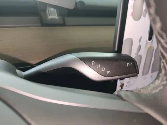 Tesla Model Y — Фото автомобиля 13