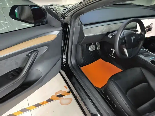 Tesla Model 3 — Фото автомобиля 15