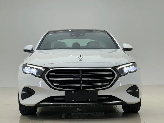 Mercedes-Benz E-Class — Фото автомобиля 3