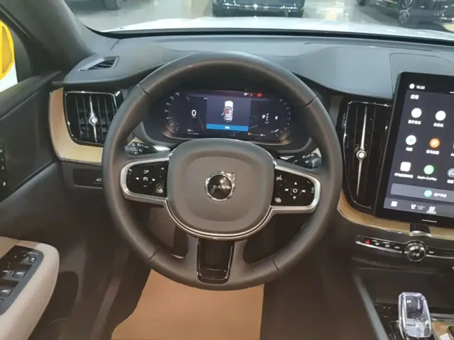 Volvo XC60 — Фото автомобиля 10