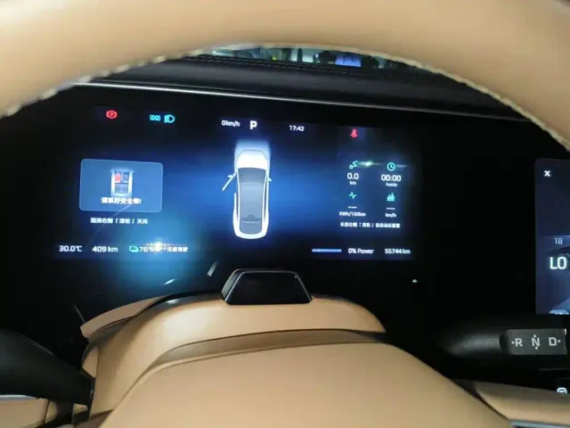 Roewe Rising Auto F7 — Фото автомобиля 4
