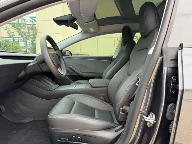 Tesla Model 3 — Фото автомобиля 5