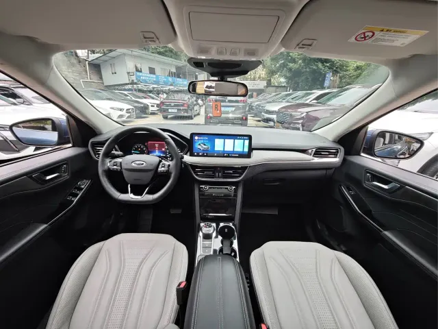 Ford Escape — Фото автомобиля 14