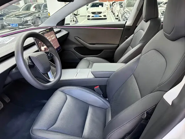 Tesla Model 3 — Фото автомобиля 5