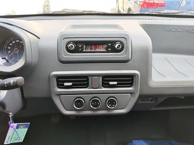 Wuling Yangguang — Фото автомобиля 12