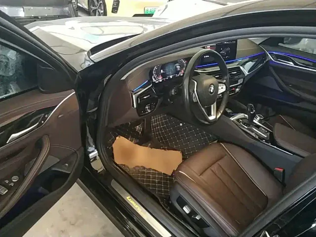 BMW 5 Series — Фото автомобиля 15