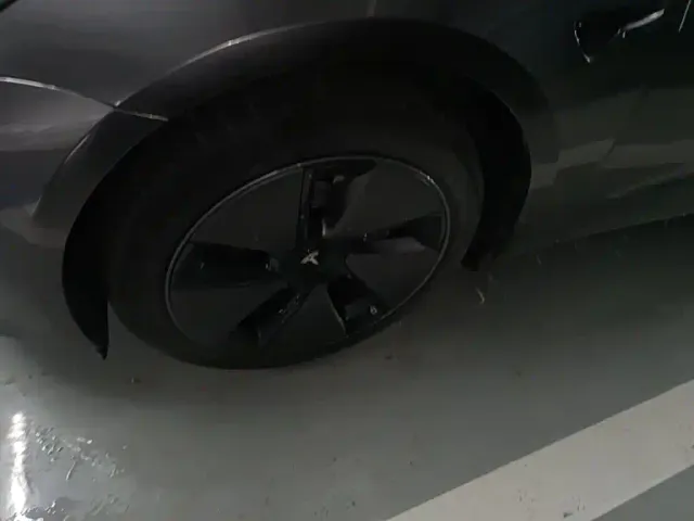 Tesla Model 3 — Фото автомобиля 22