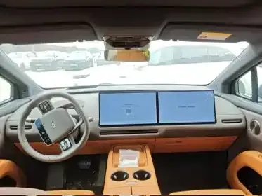 Li Auto i8 — Фото автомобиля 5
