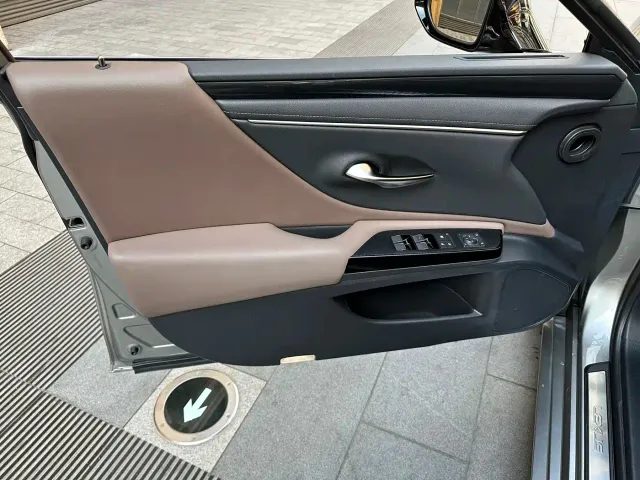 Lexus ES — Фото автомобиля 18