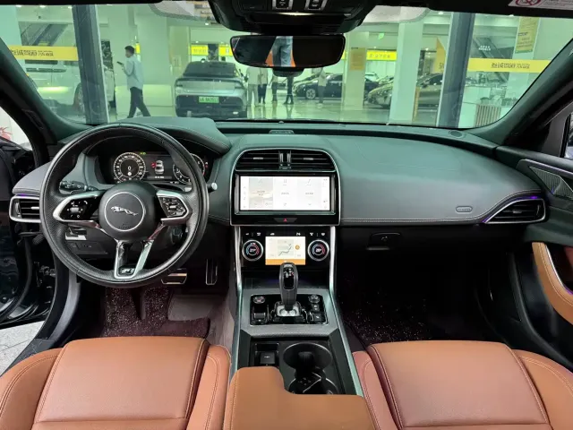 Jaguar XEL — Фото автомобиля 10