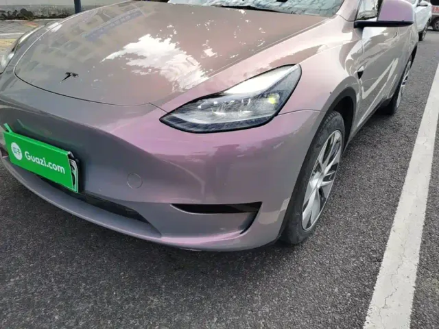 Tesla Model Y — Фото автомобиля 23