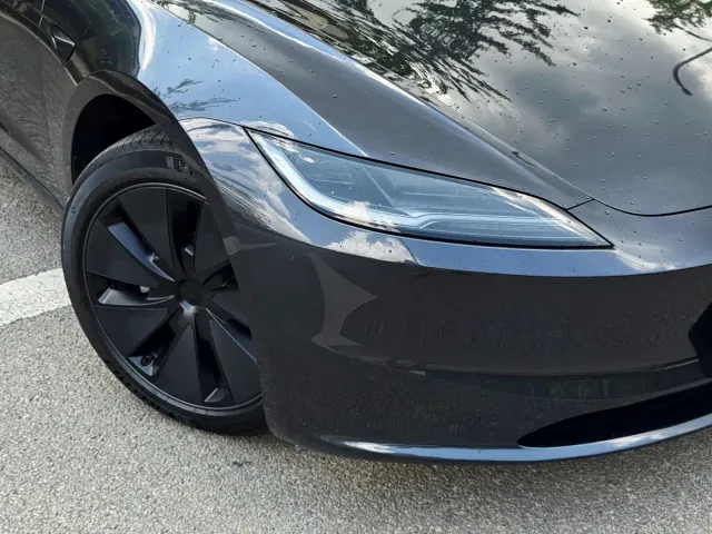 Tesla Model 3 — Фото автомобиля 4