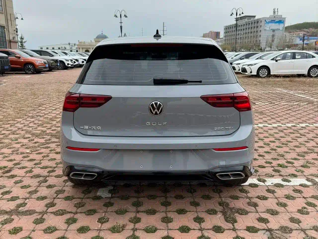 Volkswagen Golf — Фото автомобиля 5