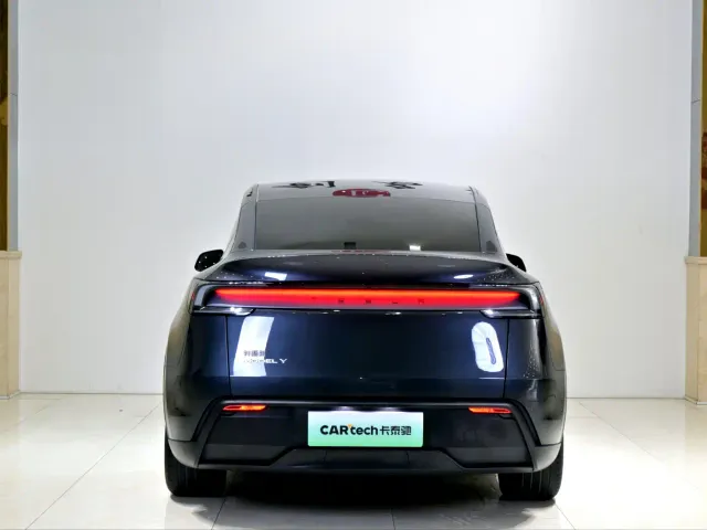 Tesla Model Y — Фото автомобиля 24