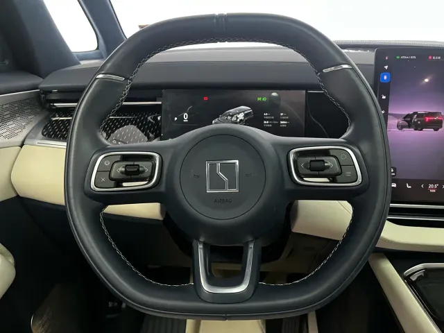 Zeekr 009 — Фото автомобиля 14
