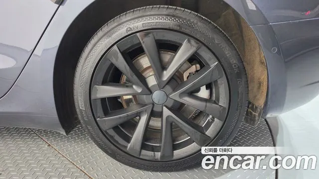 Tesla Model 3 — Фото автомобиля 6