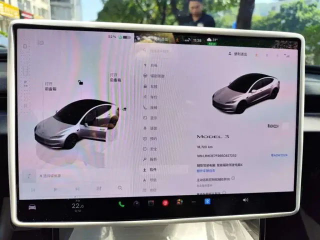 Tesla Model 3 — Фото автомобиля 4