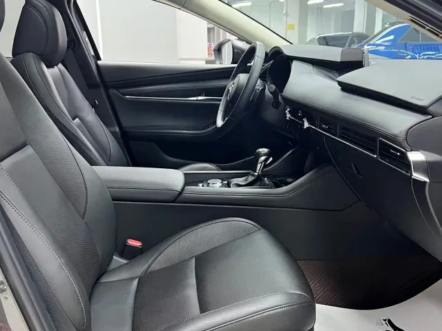 Mazda Axela — Фото автомобиля 14