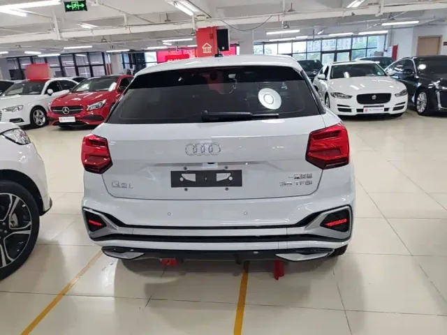 Audi Q2L — Фото автомобиля 5