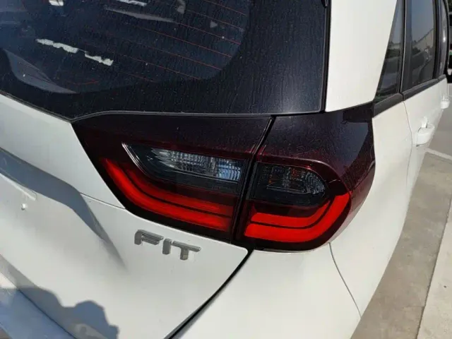 Honda Fit — Фото автомобиля 7